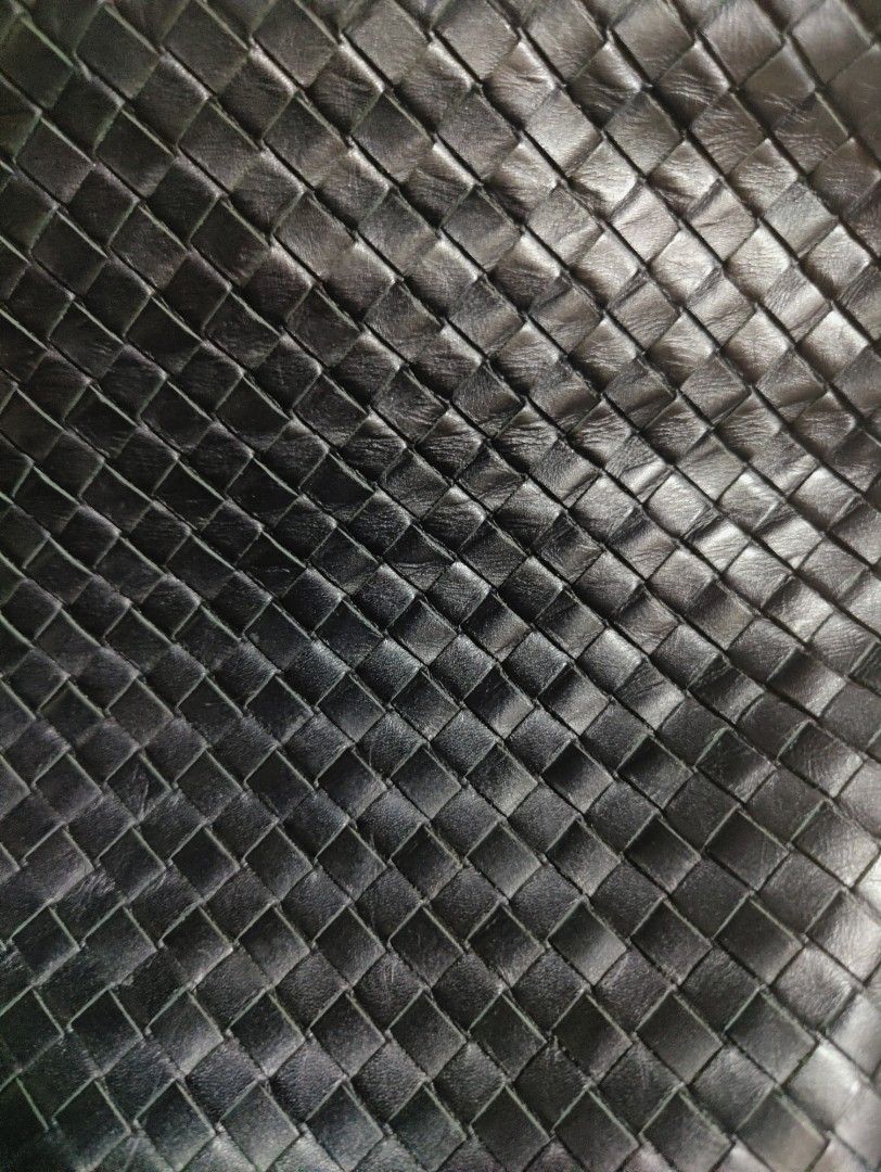 Bottega Veneta Bag for men (Category: Luxury Bags & Wallets) located in Marikina City. Submitted by noblecat_40a38b (Listing ID 1214827841, Image 2). Description: Authentic Bottega Veneta Intrecciato Napa Leather In good condition - Rank A No inclusion, Bag only Detachable strap Plus Shipping Fee.