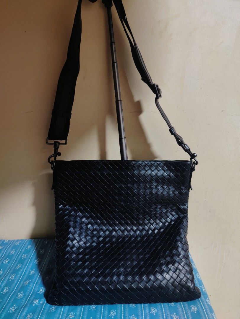 Bottega Veneta Bag for men (Category: Luxury Bags & Wallets) located in Marikina City. Submitted by noblecat_40a38b (Listing ID 1214827841, Image 1). Description: Authentic Bottega Veneta Intrecciato Napa Leather In good condition - Rank A No inclusion, Bag only Detachable strap Plus Shipping Fee.