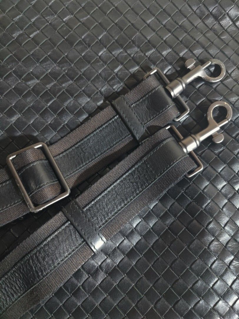 Bottega Veneta Bag for men (Category: Luxury Bags & Wallets) located in Marikina City. Submitted by noblecat_40a38b (Listing ID 1214827841, Image 3). Description: Authentic Bottega Veneta Intrecciato Napa Leather In good condition - Rank A No inclusion, Bag only Detachable strap Plus Shipping Fee.