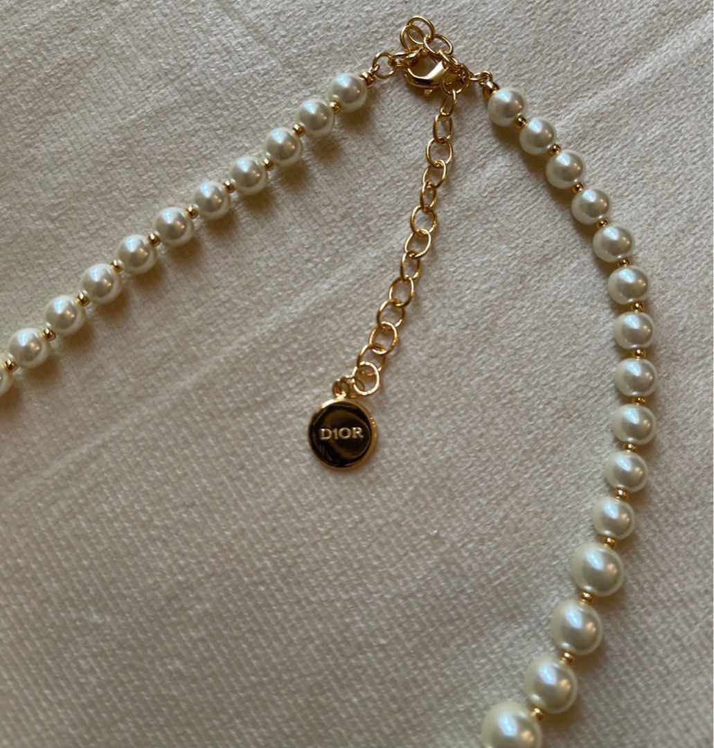COPY - CD Gold Charm White Pearl Choker Necklace | Pearl necklace outfit,  Pearl choker necklace, Pearl chocker necklace
