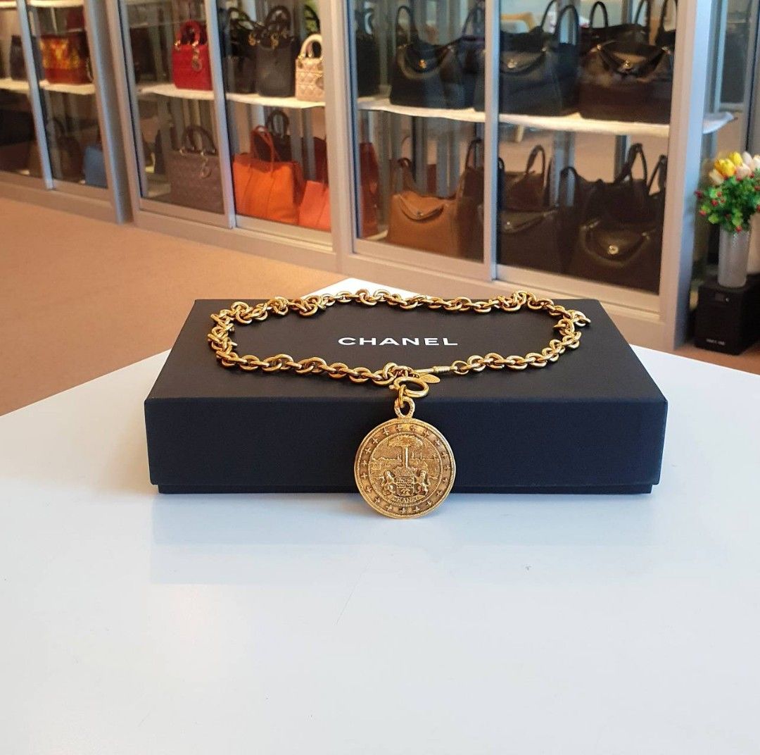 Chanel Vintage  CC Pendant Necklace  Gold  Necklace Chanel  Luxury High  Quality  Avvenice