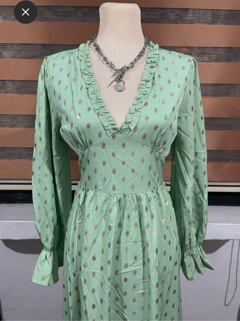 Classy Gold Polka Maxi Dress (Category: Dresses) located in Mandaue City. Submitted by bagsy01 (Listing ID 1214754822, Image 2). Description: - SMALL LAUDE FEELS 💃 - Elegant looking and definitely a headturner dress - Best fit S-M body frames.