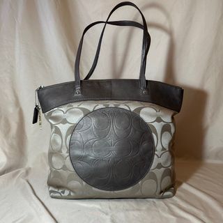 (Category: ) located in . Submitted by stylehouseph (Listing ID 1214879577, Image 1). Description: .