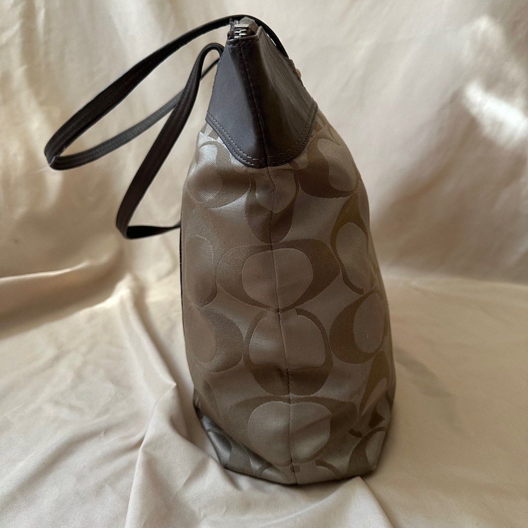 Coach Monogram Tote (Category: Luxury Bags & Wallets) located in Baguio. Submitted by stylehouseph (Listing ID 1214879577, Image 3). Description: 🤍 Coach Canvas / Leather Tote 🤍 Authentic 🤍 Personal preloved from Canada 🤍 RANK AB 🤍 Flaw: Replaced puller w/ hangtags, small unstitching on bottom back and side part 🤍 Valued @ over ₱3500 (preloved condition) 🤍 ₱2500 only.