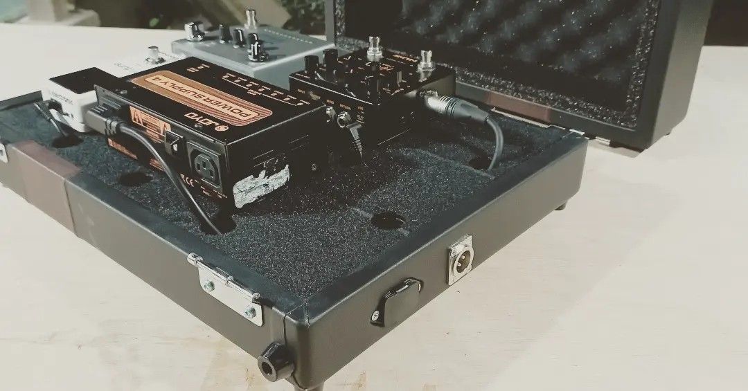 Custom Pedalboard (Flat Pedalboard), Hobbies & Toys, Music & Media