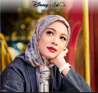 Disney dUCk Mickey in Optimistic Shawl