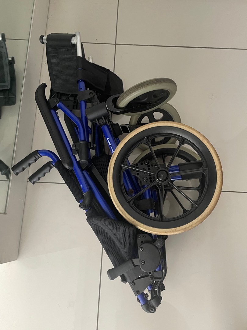 dash stowaway wheelchair foldable, Health & Nutrition, Assistive