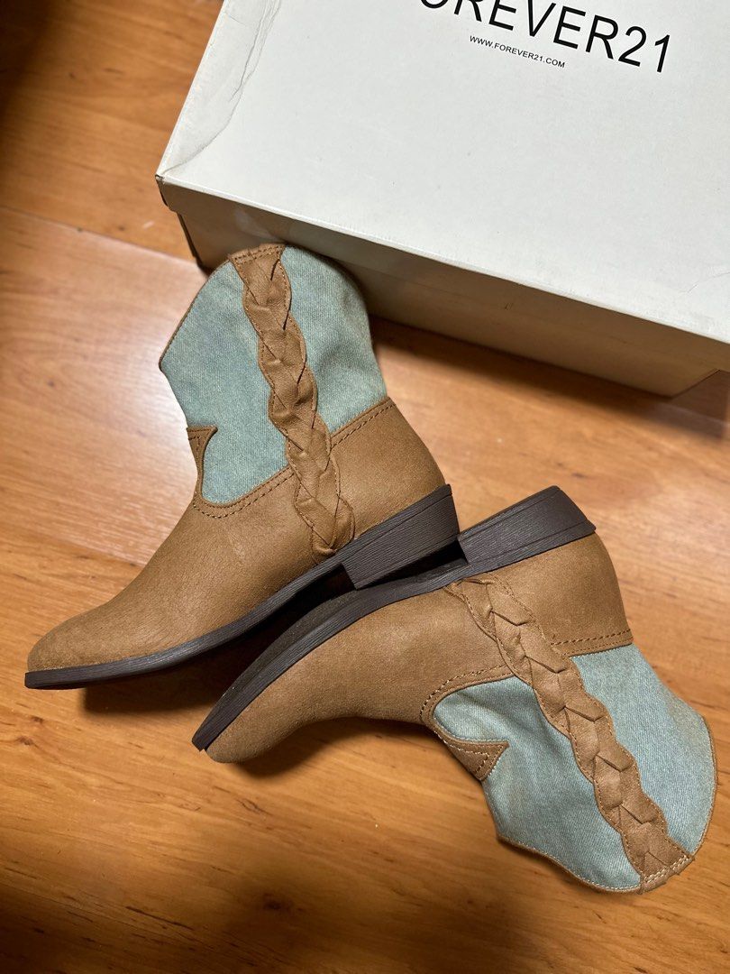 Forever 21 Boots Brown (Category: Boots) located in Mandaluyong City. Submitted by agdeclutter (Listing ID 1214844005, Image 2). Description: Forever 21 Brown boots Women boots Never worn Size: US 6 .