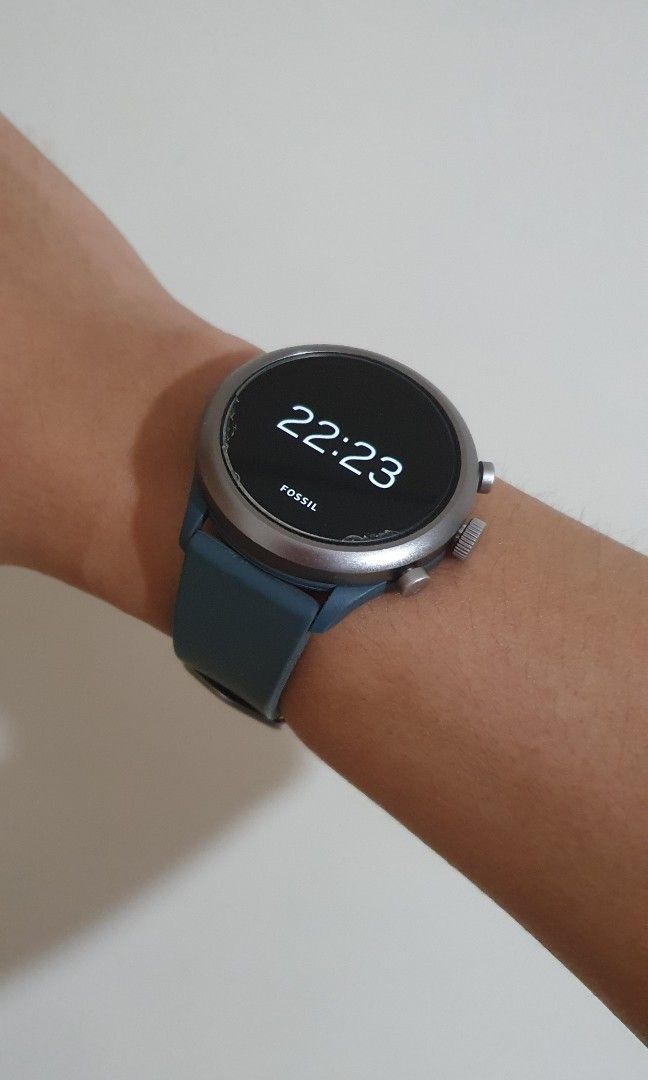 Fossil sport with iphone outlet