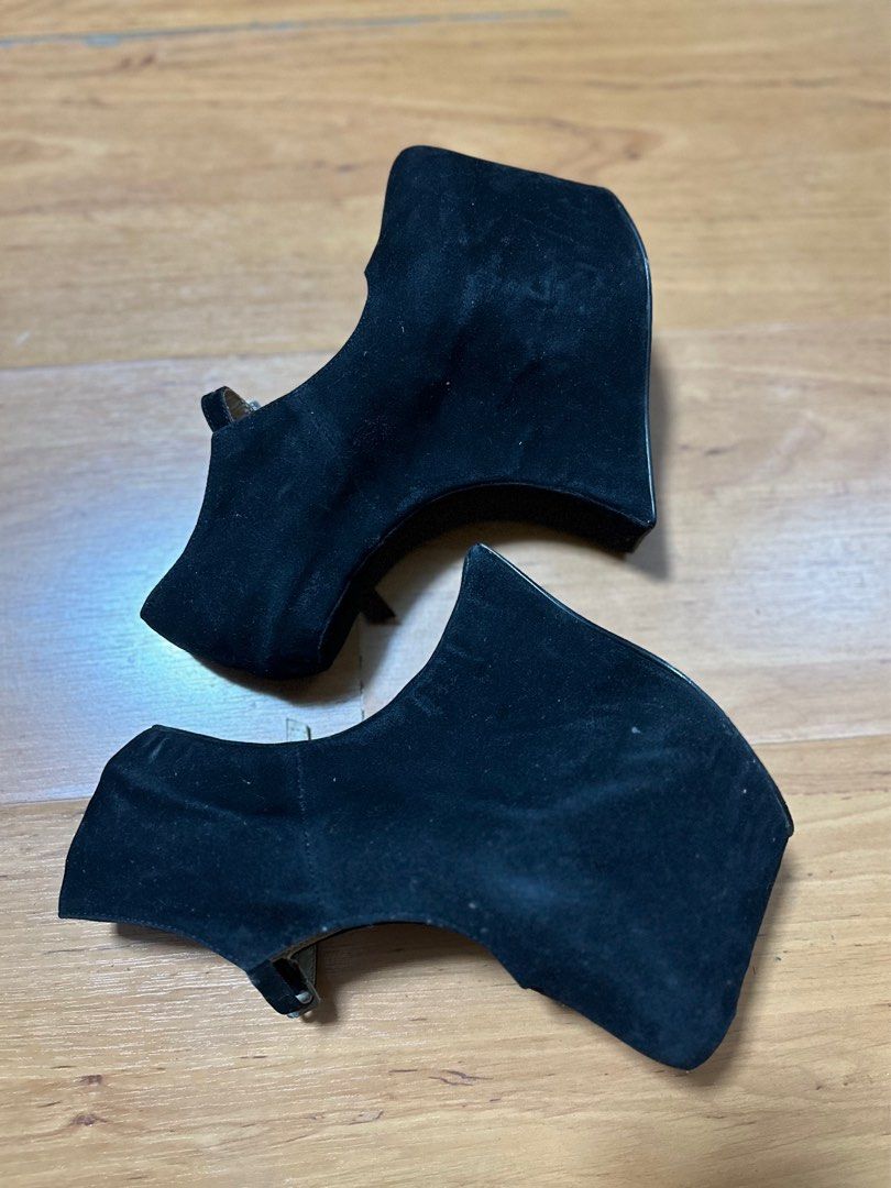 Front Heels (Category: Heels) located in Mandaluyong City. Submitted by agdeclutter (Listing ID 1214841429, Image 3). Description: Dash Heels - 400php Front heels Eye catcher yet comfortable Size US 6 | 23cm *PS: can be given as FREE when you buy other shoes from my listings*.