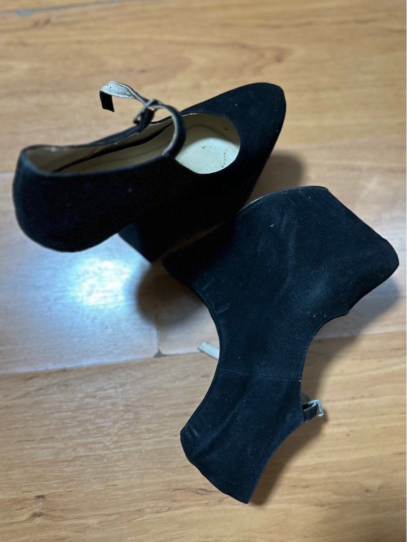 Front Heels (Category: Heels) located in Mandaluyong City. Submitted by agdeclutter (Listing ID 1214841429, Image 1). Description: Dash Heels - 400php Front heels Eye catcher yet comfortable Size US 6 | 23cm *PS: can be given as FREE when you buy other shoes from my listings*.