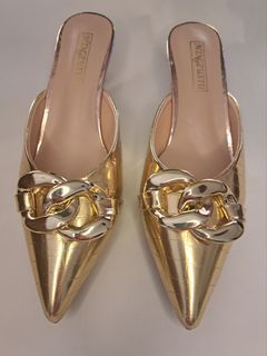 Gold closed toe slip on