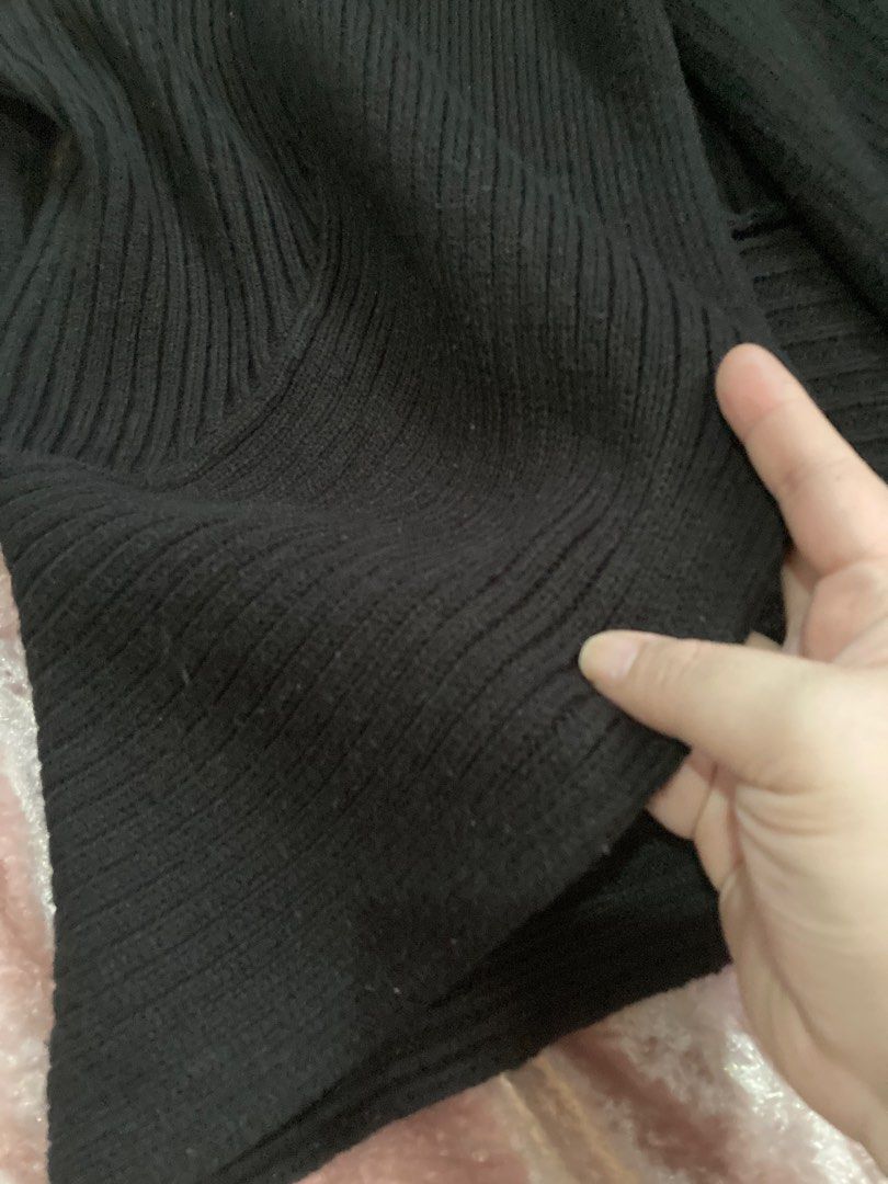 H&M cardigan/sweater (preloved) (Category: Coats, Jackets and Outerwear) located in Bacolod City. Submitted by declutter_my_stuff (Listing ID 1214824973, Image 3). Description: Preloved cardigan brand: H&M Color : black in good condition DM for more pics size: Medium.