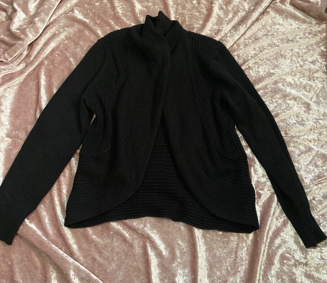 H&M cardigan/sweater (preloved) (Category: Coats, Jackets and Outerwear) located in Bacolod City. Submitted by declutter_my_stuff (Listing ID 1214824973, Image 2). Description: Preloved cardigan brand: H&M Color : black in good condition DM for more pics size: Medium.