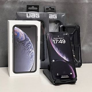 iPhone XR 256 - 88% Batt & UAG cases