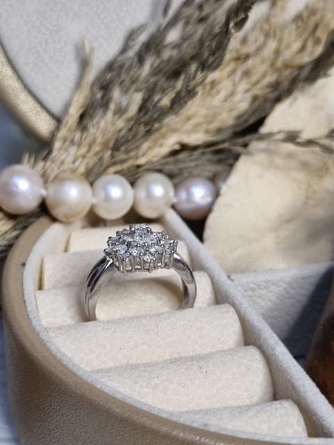 Japan Platinum PT900 Diamond Cluster Ring (Category: Rings) located in Manila. Submitted by born2sparkle (Listing ID 1214860084, Image 2). Description: ✔️Subasta/ Auction Jewelry ✔️Approx 1.0 TCW diamonds ✔️With 1.0 and PT900 marking ✔️Very good condition ✔️Selling per piece/ per design, NOT per gram. ✔️Approx weight is for reference only ✔️2 days reservation only ✔️Payment through BPI and GCash ✔️Buyer will shoulder shipping fee ✔️Courier is LBC