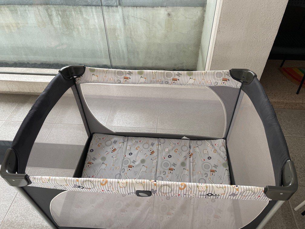 Joie commuter travel cot, Babies & Kids, Baby Nursery & Kids Furniture