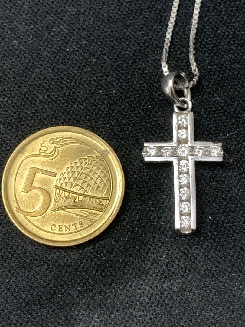 Lee Hwa Cross Necklace with Diamond