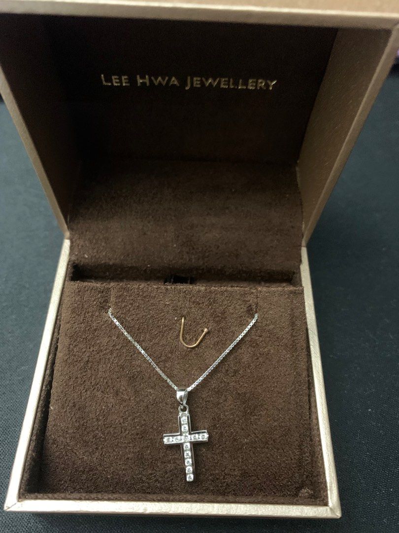 Lee hwa cross pendant discount