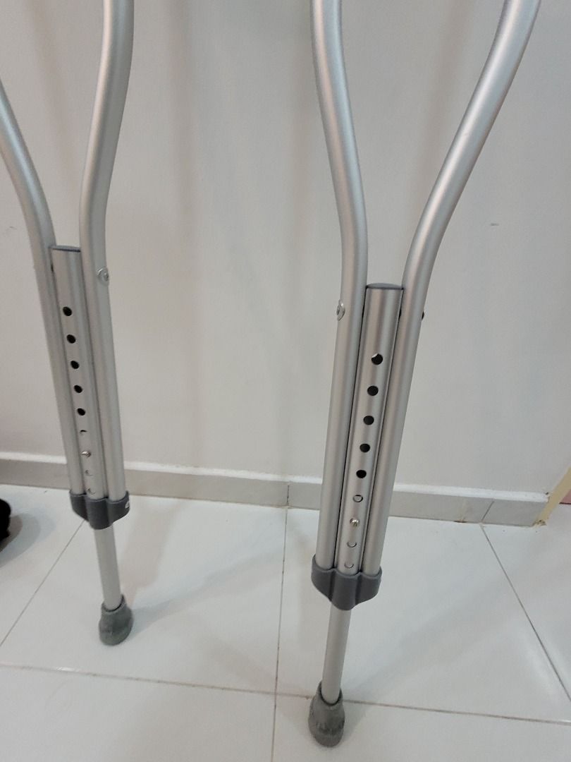 Like new crutches and leg brace both adjustable, Health & Nutrition