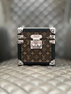 （分類：）位於 。 由 High.Horology 提交（商品編號 1183231106，圖片 1）。簡介： 。