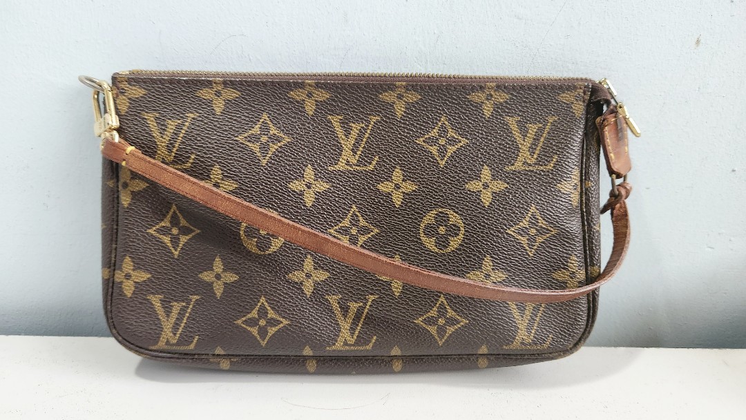 Louis Vuitton LV Vintage Mini Pochette Accessoires Limited Edition Mini  Shoulder Crossbody Bag, Luxury, Bags & Wallets on Carousell