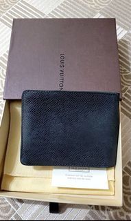 LV  正品經典Taiga雙折短夾