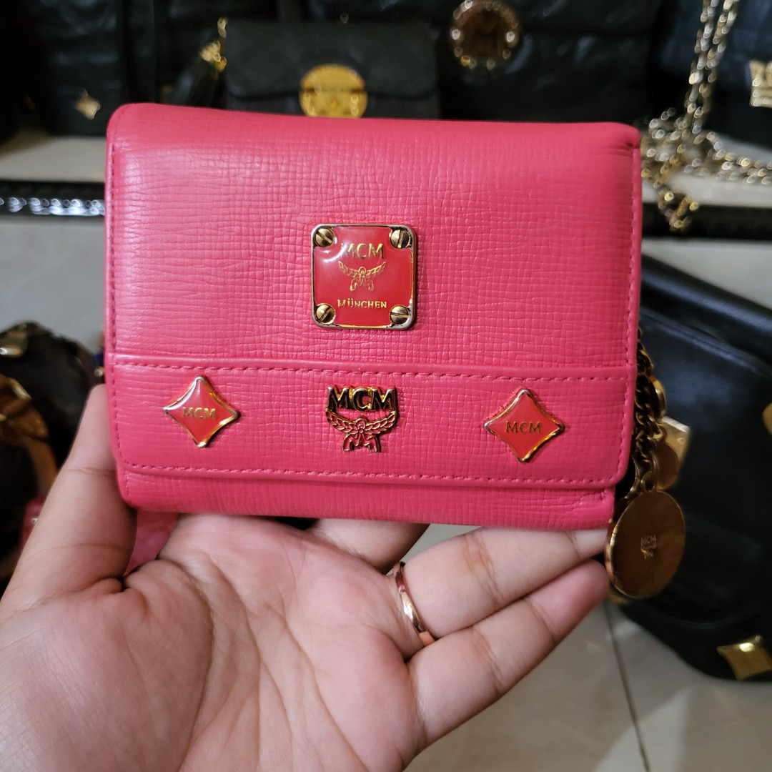 Preloved MCM Wallet Pink . Kelengkapan: wallet only Price: 900.000