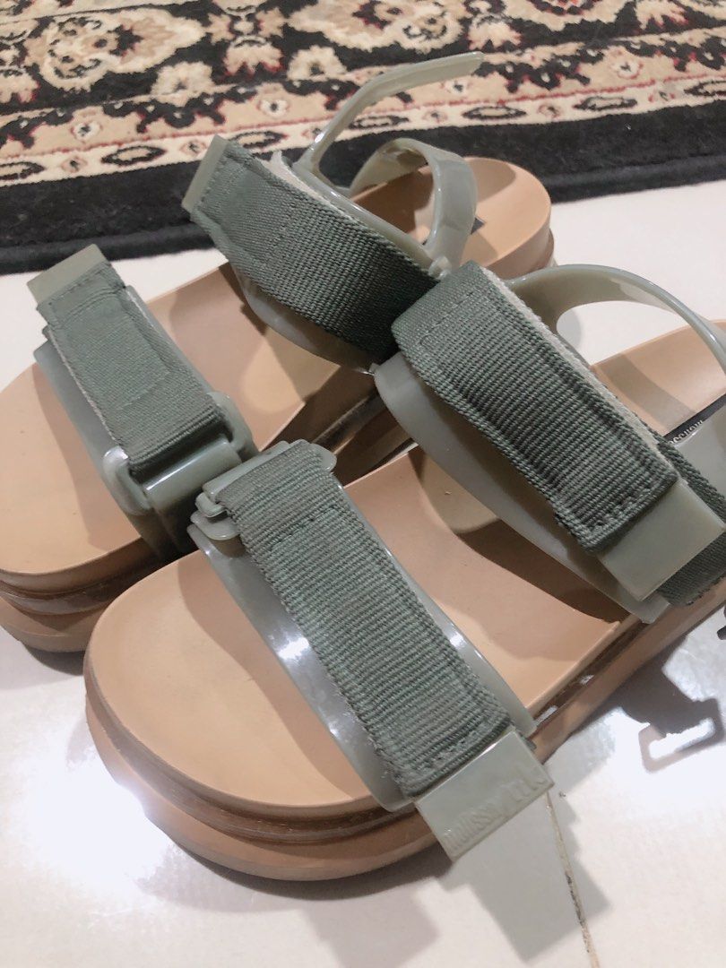 Melissa cosmic sandal Nk store Fesyen Wanita Sepatu di Carousell
