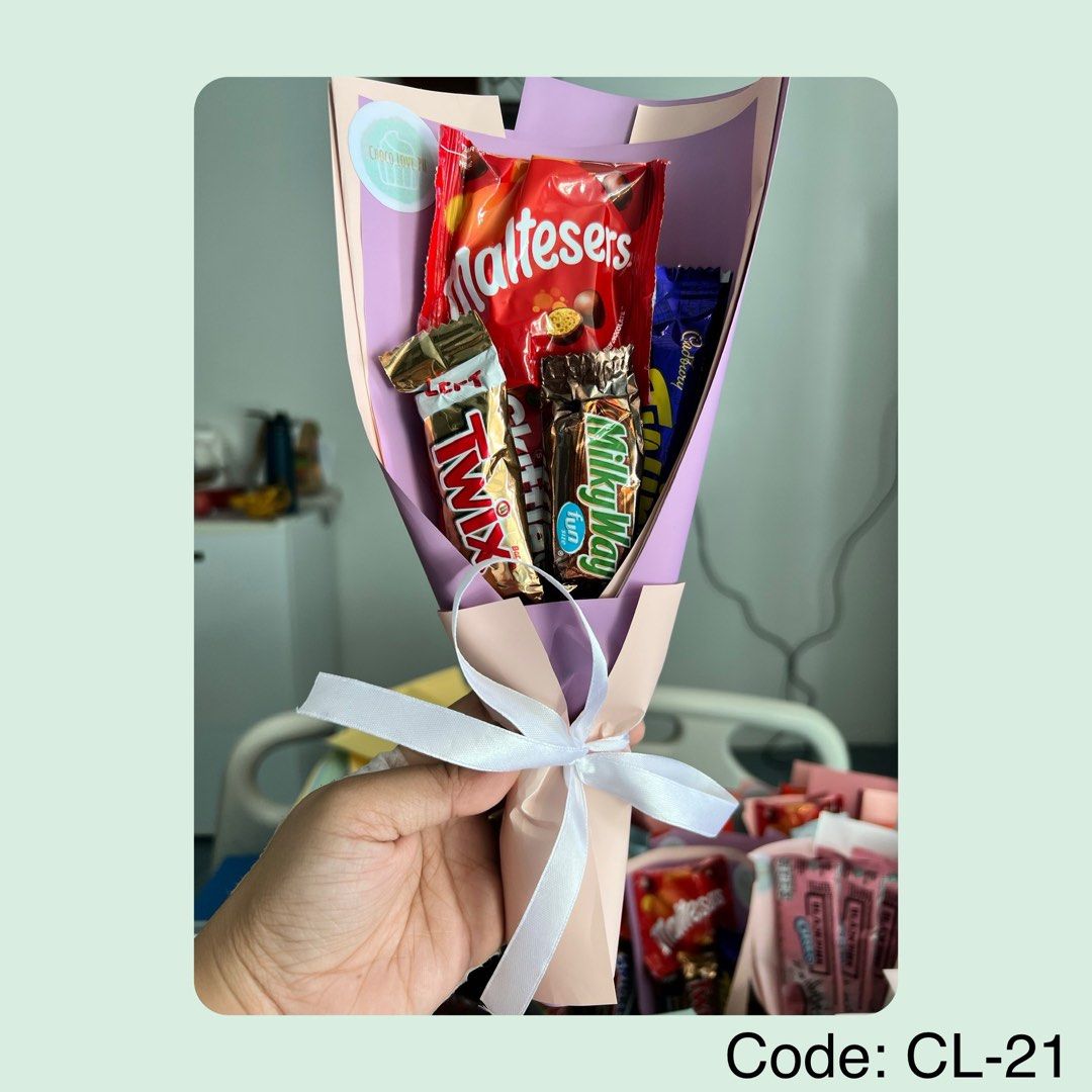 Mini Chocolate Bouquet Gift for Birthday Graduation Recognition, Food &  Drinks, Other Food & Drinks on Carousell
