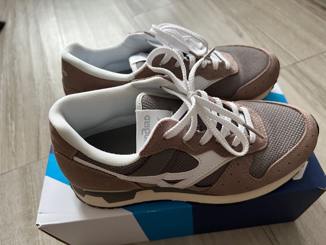 Mizuno women GV87 Trainer Carousell