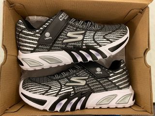 New! Sketchers S-lights children’s sneakers with on/off switch (US4)