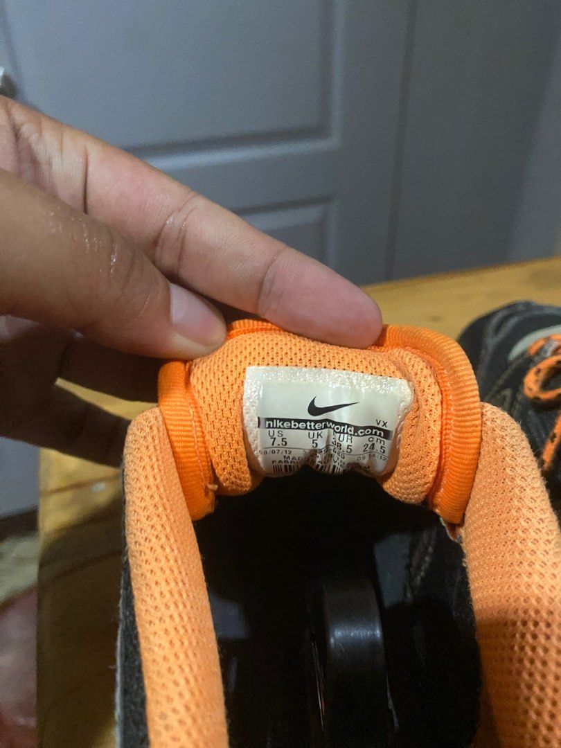 how to not crease air force 1 while walking