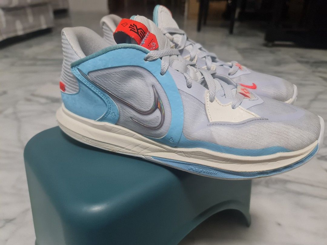 Sneaks up clearance kyrie 5