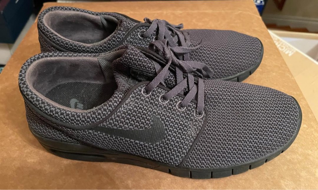 unisex nikes