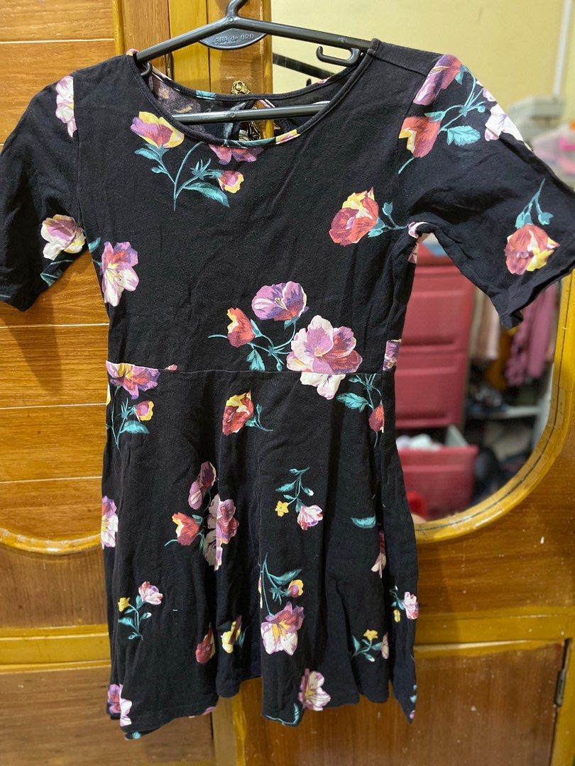 Old navy dress (Category: Dresses) located in Mangatarem. Submitted by lccarousel (Listing ID 1214740733, Image 3). Description: S 6/7 Lengs 65cm / 25.5 in Bust 62cm /32 in.