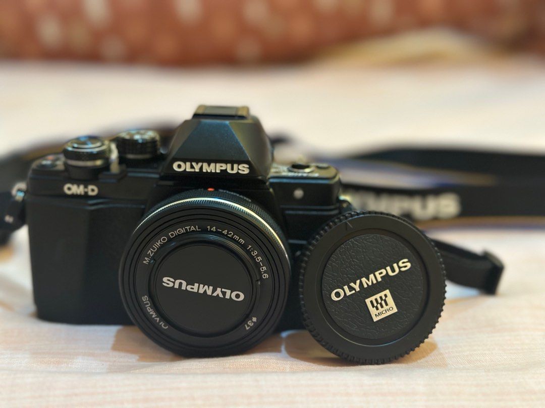 Olympus OM-D E-M10 Mark IV Camera, Silver w/14-42mm II R Lens with
