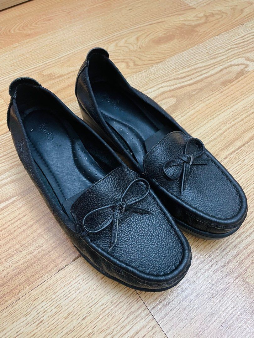 Kickers with bow top