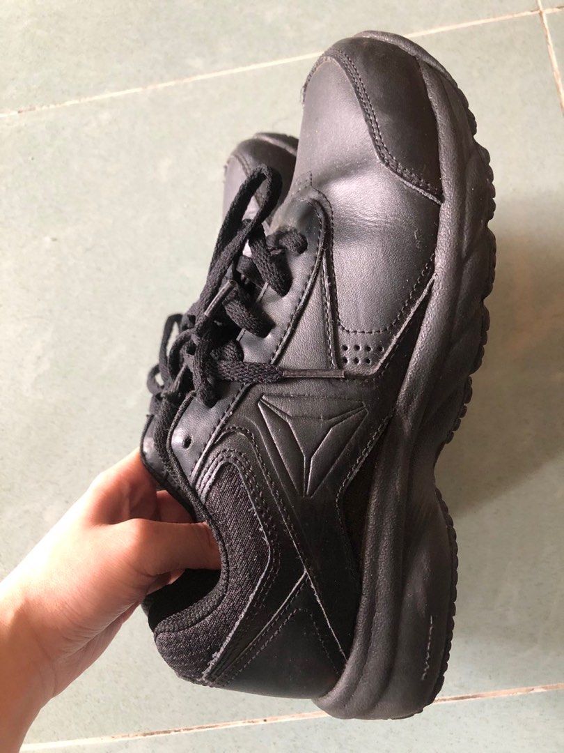 Reebok 全黑皮製返工波鞋防水防油, 女裝, 鞋, 波鞋- Carousell Reebok 全黑皮製返工波鞋防水防油, 女裝, 鞋, 波鞋- Carousell