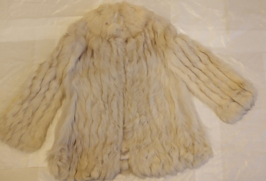 Saga Fox Fur jacket毛皮短褸, 女裝, 外套及戶外衣服- Carousell