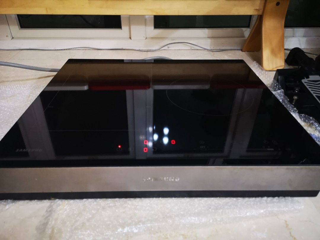 Samsung Virtual Flame Induction Electric Cooker Hob NZ63K7777BK, TV