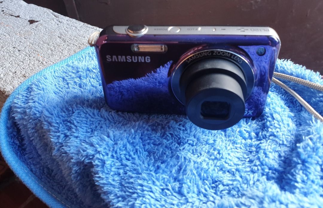 Samsung PL120 14.2 Megapixels Digital Camera Dual Screen LCD