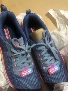 Skecher Max Cushioning