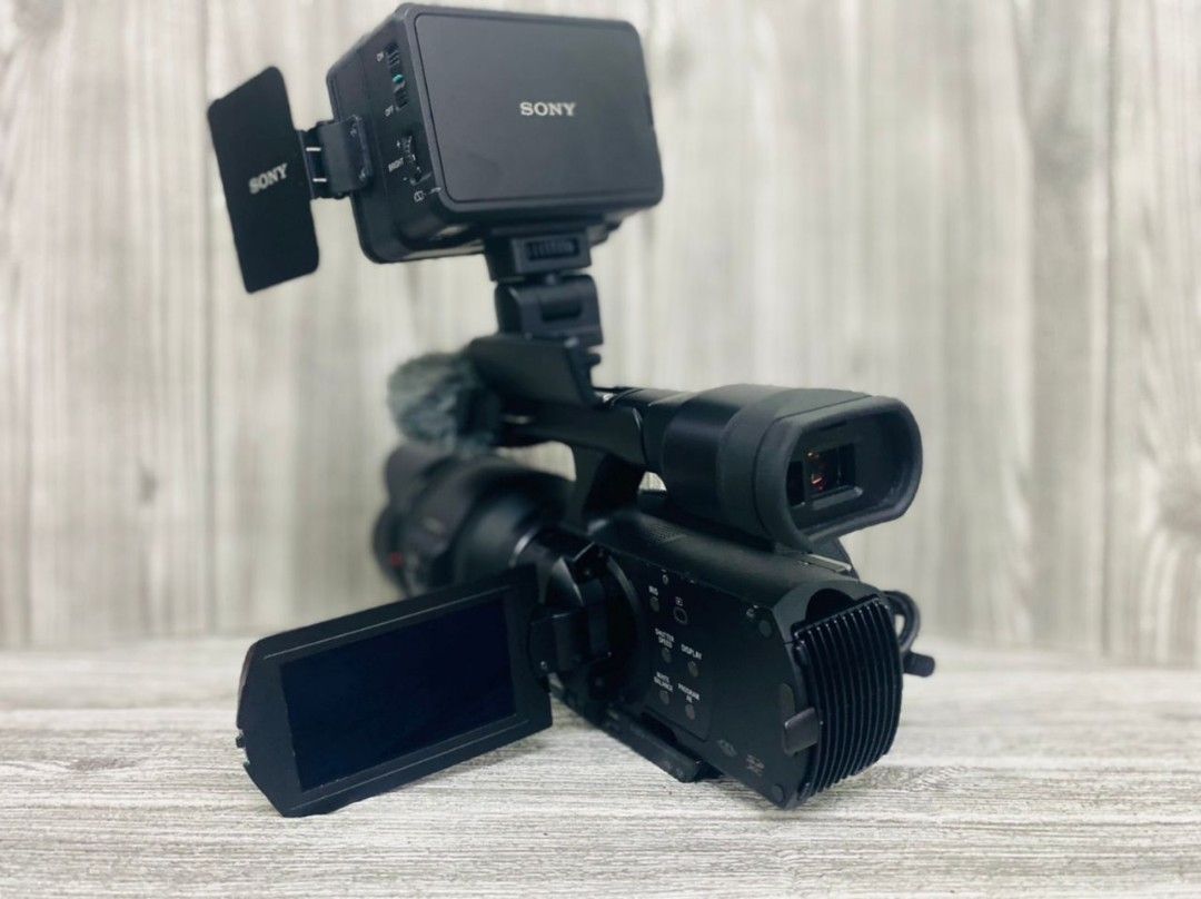 Sony NEXVG30 Camcorder with 18200mm f/3.56.3 Power Zoom Lens