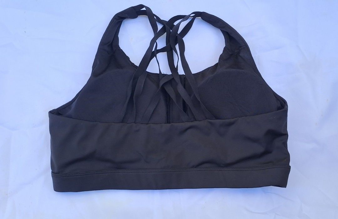 Thrifted Sports Bra (Category: Activewear) located in Santo Tomas. Submitted by LoveEmerald (Listing ID 1214755323, Image 2). Description: ✨️Thrifted Sports Bra✨️ 📎 Padded 📎 Size: Small to Medium 📎 without logo 🌈 Freebie: Scrunchie 🛒 Available in Shopee checkout just add Php 20.00 🛒 As is price for payment first (Courier: J&T).
