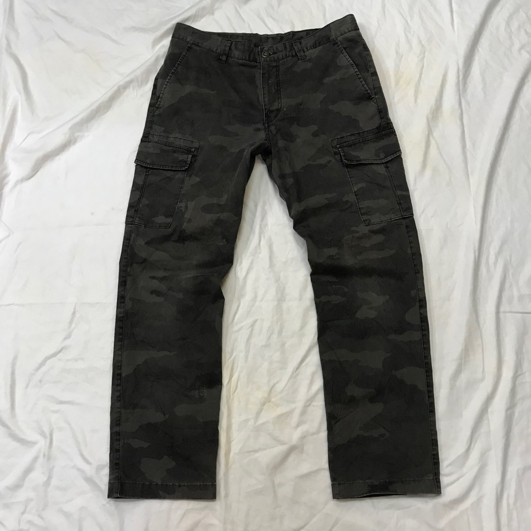 UNIQLO CAMO CARGO PANTS (34x39.5), Men's Fashion, Bottoms, Trousers on Carousell