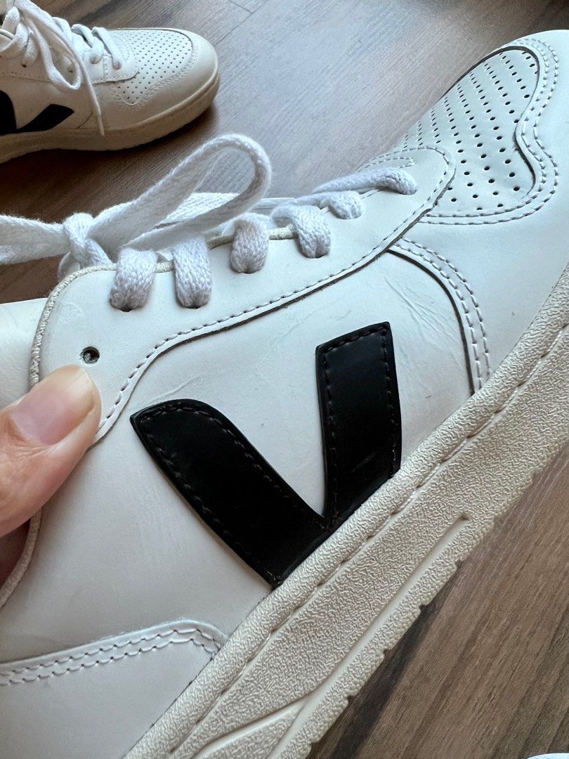 Veja v10 outlet size 39