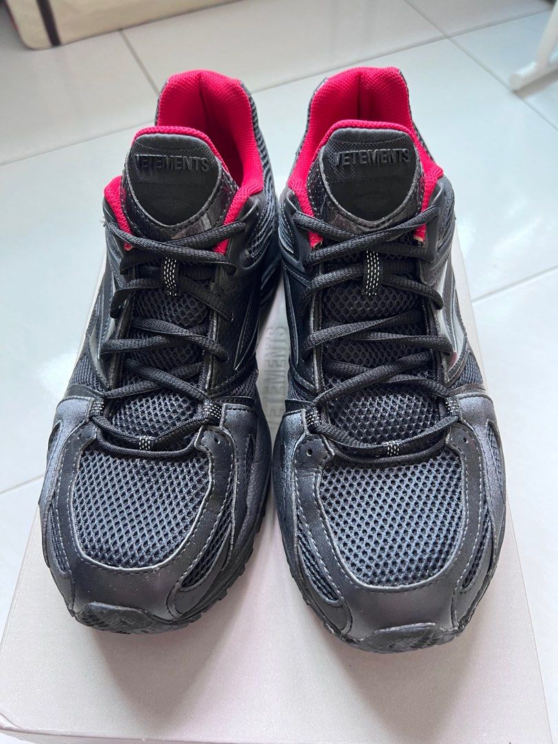 Reebok spike hotsell runner 200
