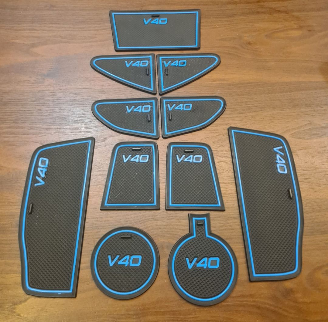 Volvo on sale v40 gadgets