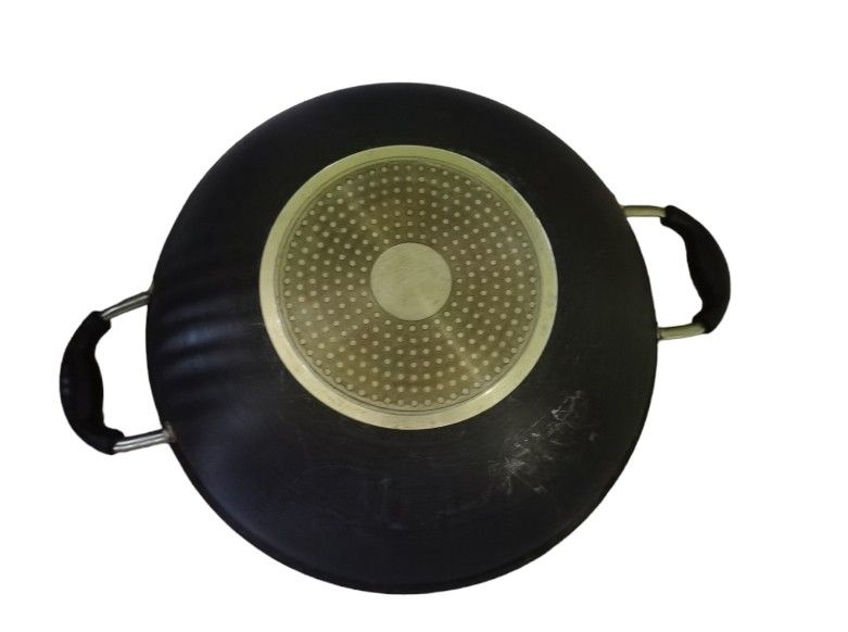 Wok deep frying pan 13 in dia 3.5in depth, Furniture & Home Living